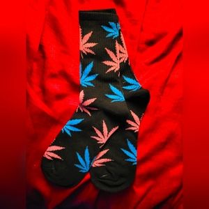Blue & pink leaf print socks